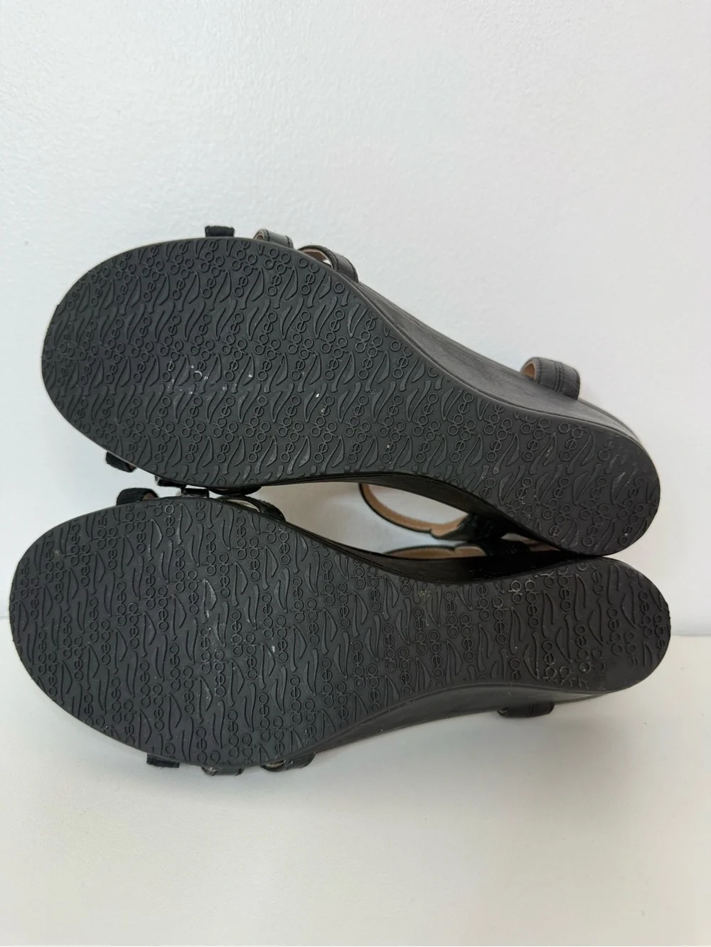 Abeo Black Lacey T Strap Wedge Sandal  Women's Size 8 Neutral Orthotic Comfort